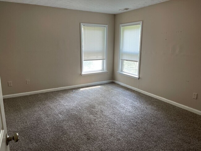 Building Photo - Spacious 4-Bedroom Home in a Quiet Union C...