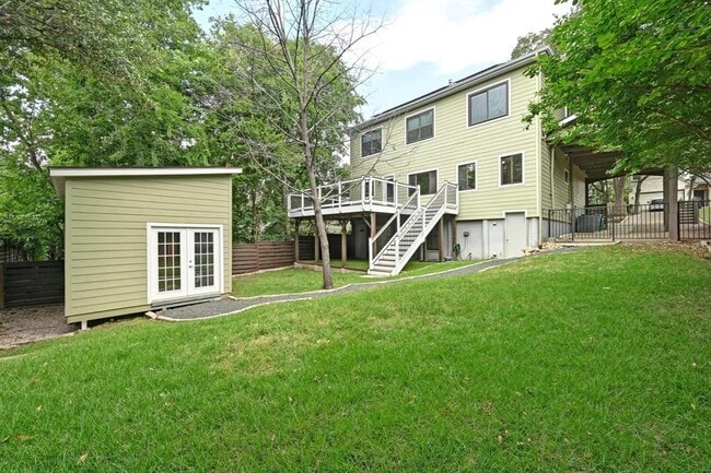 Building Photo - 2109 W 10th St