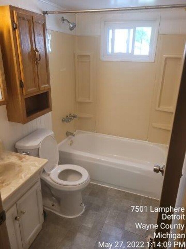 Building Photo - 7501 Lamphere- 3 Bed & 1 Bath FOR RENT