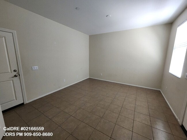 Building Photo - Upland 3 Bedroom Home