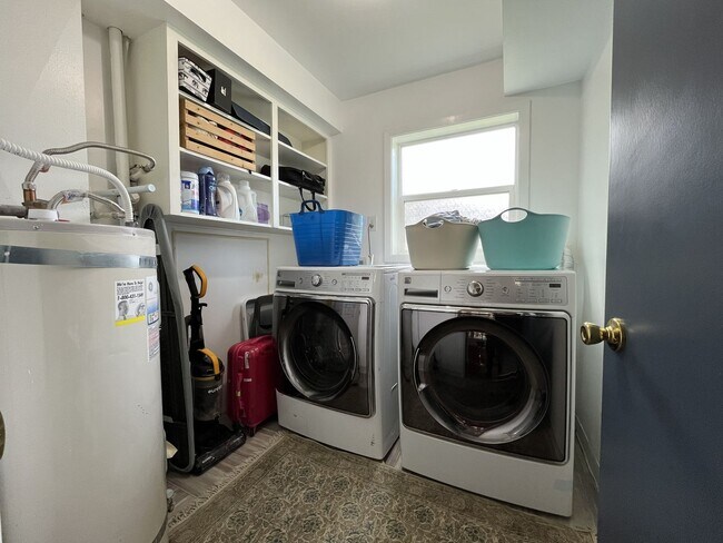 Building Photo - Comfortable Living in Bethany with Two Separate Units, Expansive 0.45-Acre Lot & Versatile Detach...