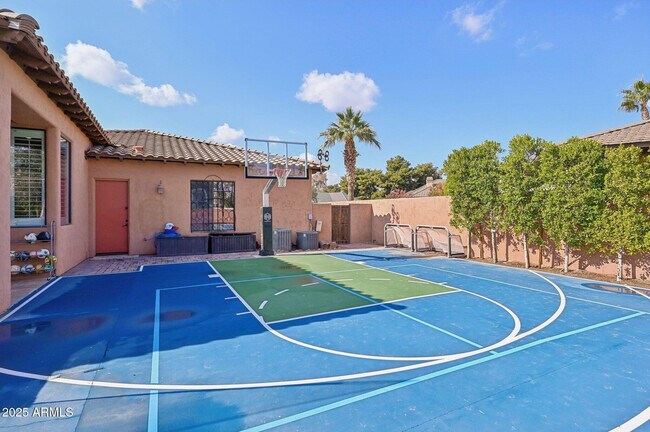 Building Photo - 351 N Cloverfield Cir