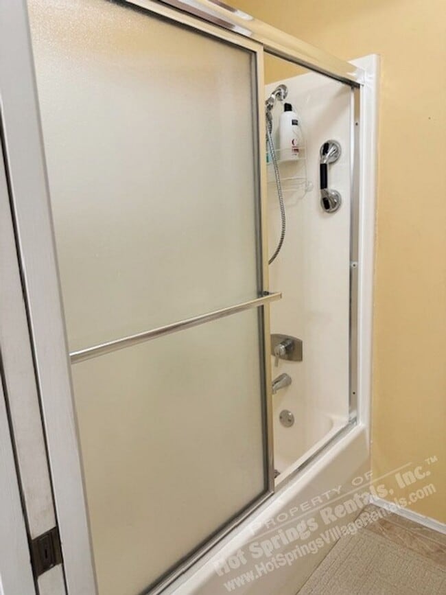 Building Photo - LaCoruna Courts | Townhome | Unfurnished