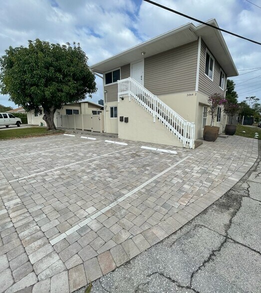 Primary Photo - 3064 Lake Ave