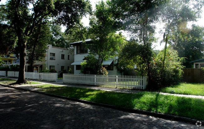 Building Photo - 735 Grove St N