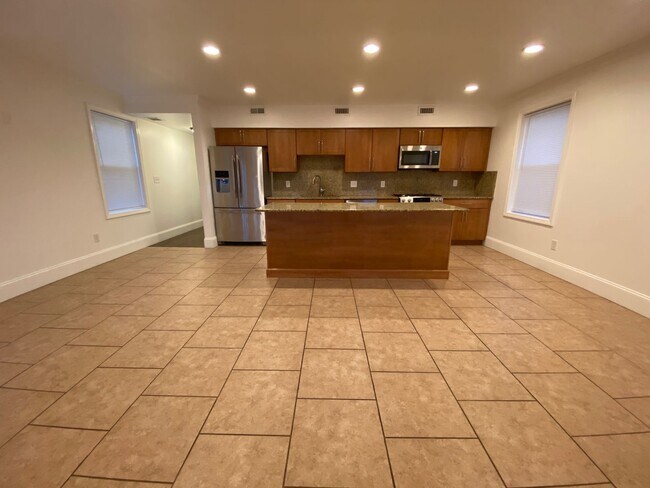 Building Photo - 373 Crescent Ave