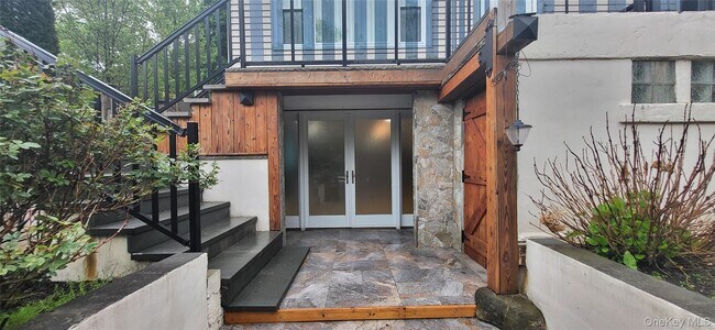 Building Photo - 10 Marlorville Rd