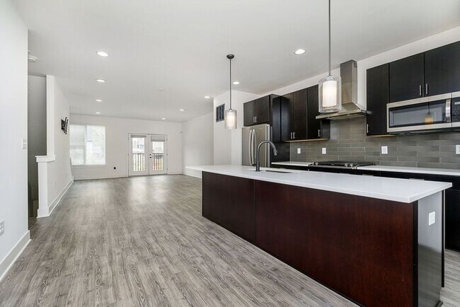Building Photo - 2 Bed 2.5 Bath Townhome in Herron Morton!