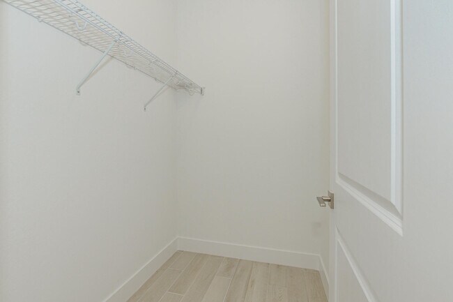 Building Photo - 10307 Dreamweaver Rd