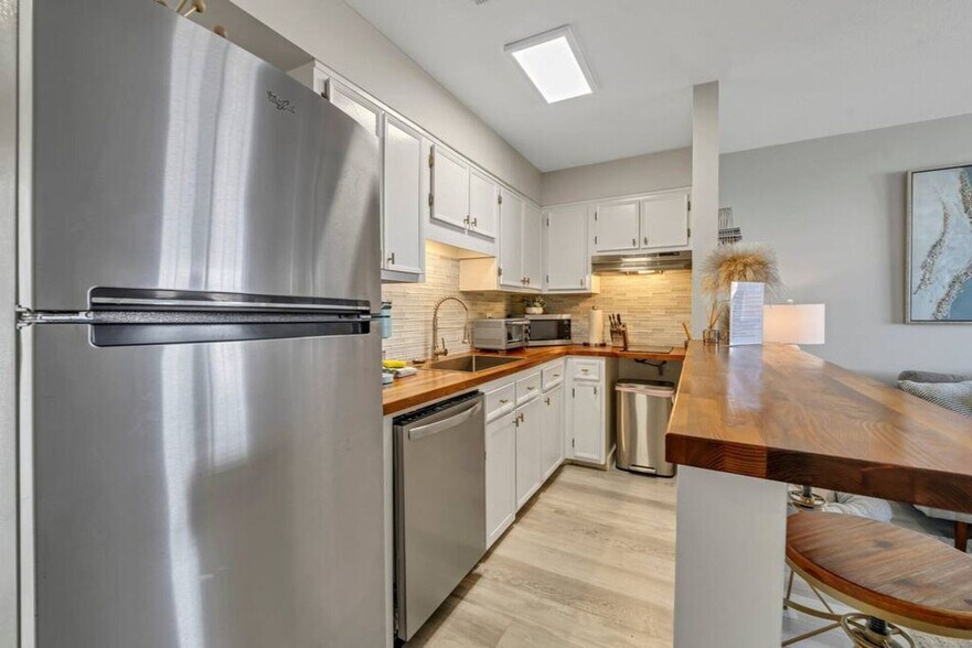 Building Photo - 312 Bream Ave