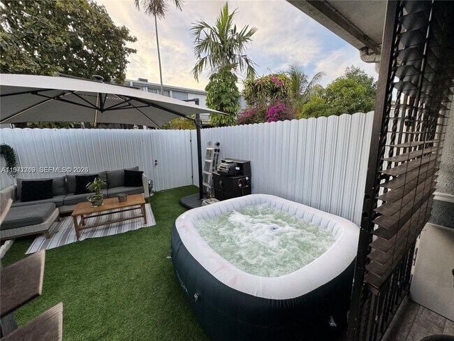 Building Photo - 3870 W 8th Ln