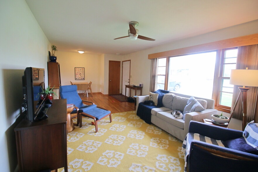 Living Room - 1526 Marston Ave