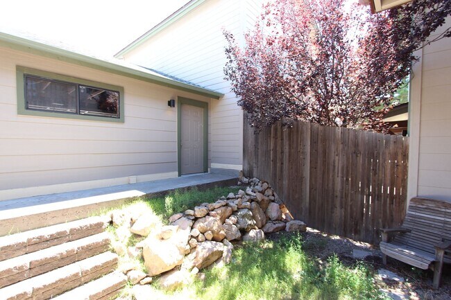 Building Photo - 1478 E Ivy Ln