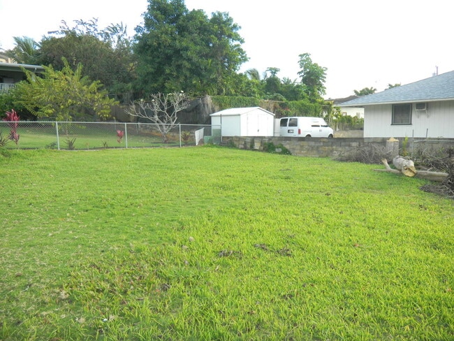 Building Photo - Kaneohe Single Family home with bonus room