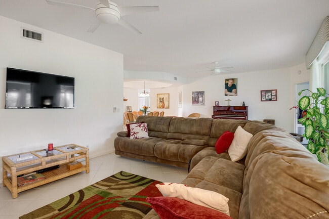Building Photo - 11570 Briarwood Cir