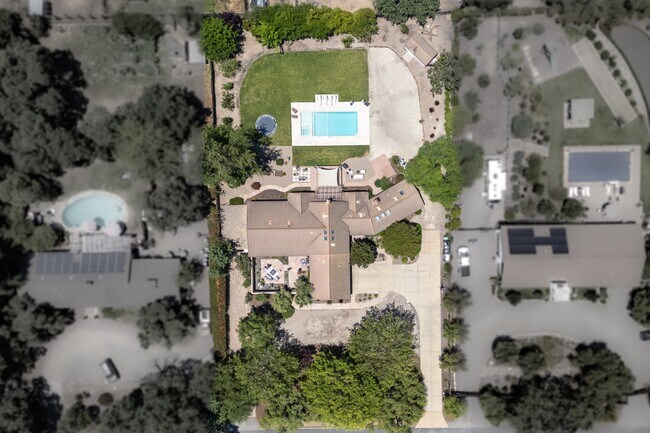 Building Photo - 1221 N Refugio Rd