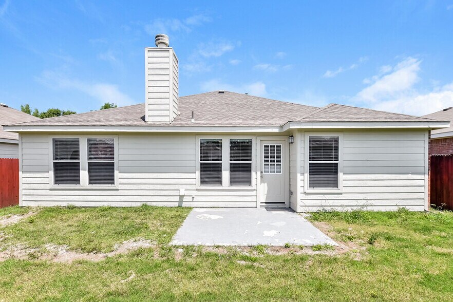 Building Photo - 2208 Sumac Dr