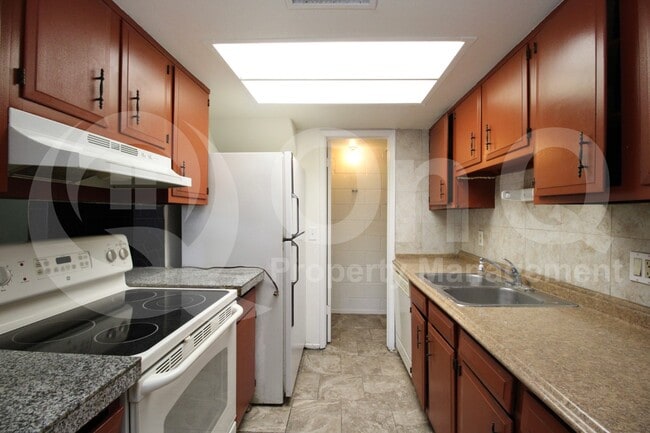 Building Photo - 3432 W El Caminito Dr