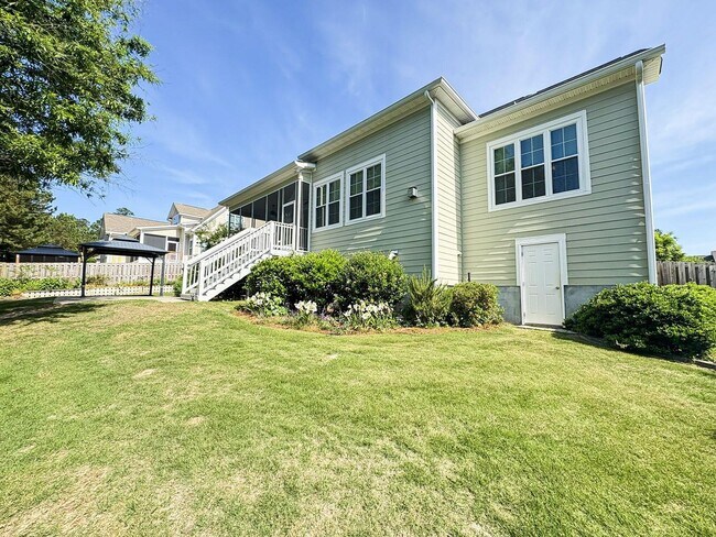 Building Photo - 924 Kate Dr