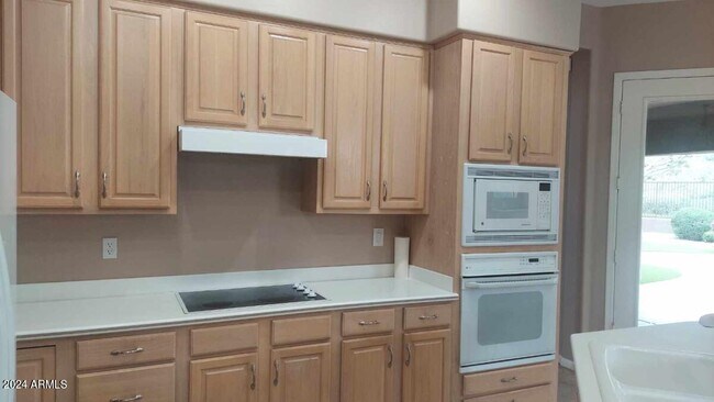 Building Photo - 10841 N 140th Way