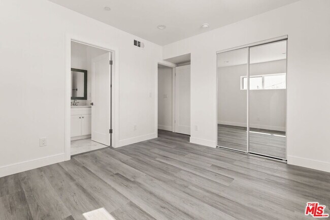 Building Photo - 2936 West Blvd