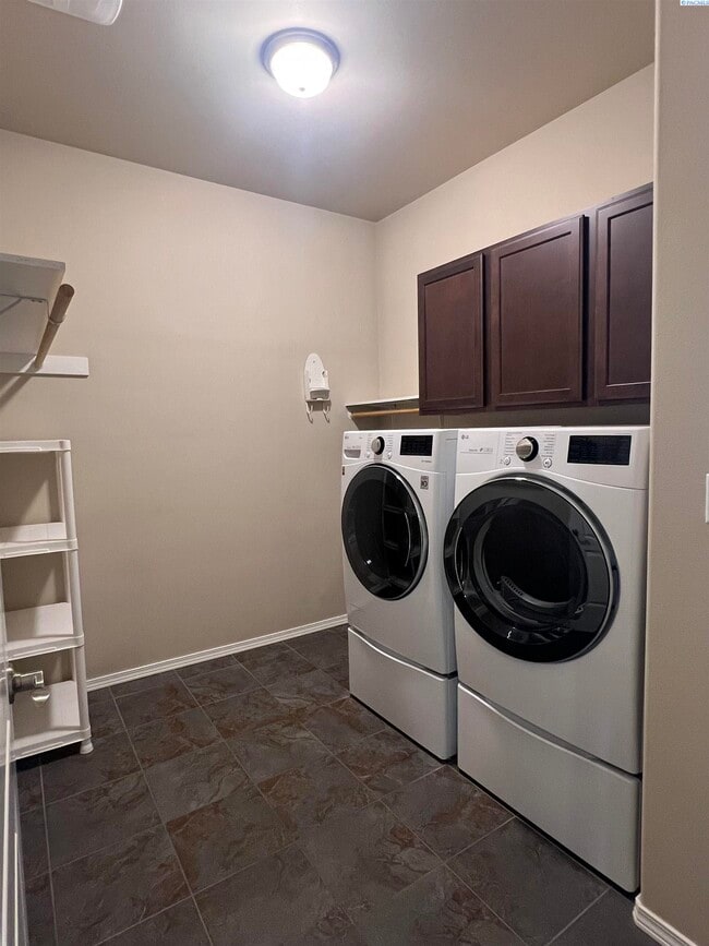 Building Photo - Sourthridge Area for rent