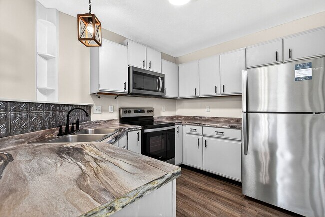 Building Photo - Charming 2Bed Near Piney Green & Camp Lejeune