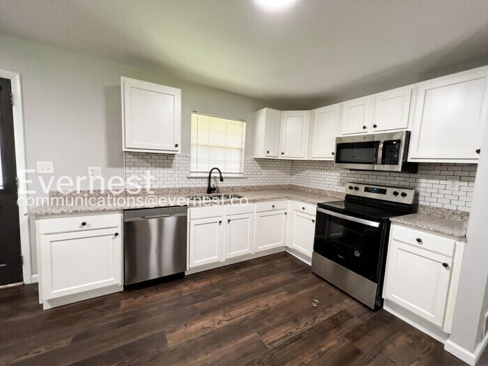 Building Photo - 222 Rebecca Dr