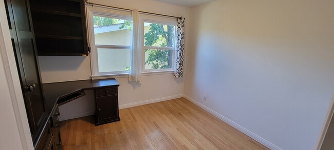 Building Photo - 661 Warner Ave