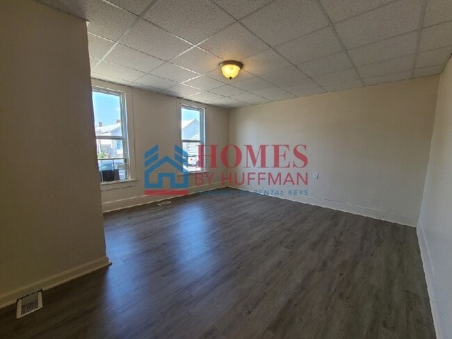 Building Photo - Three Bedroom | Two Bath House