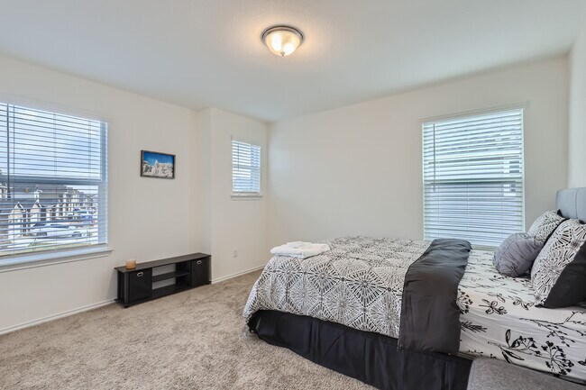 Building Photo - 2110 Goji Ln