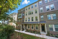 Building Photo - 709 Thomas Ln