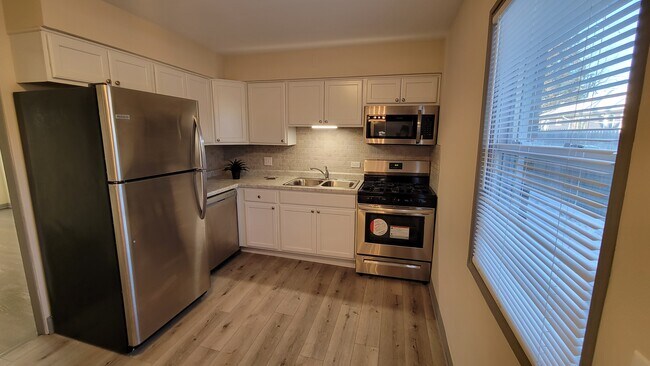 Building Photo - 3701 Forest Ave