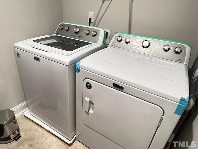 Building Photo - 737 Lampwick Ln