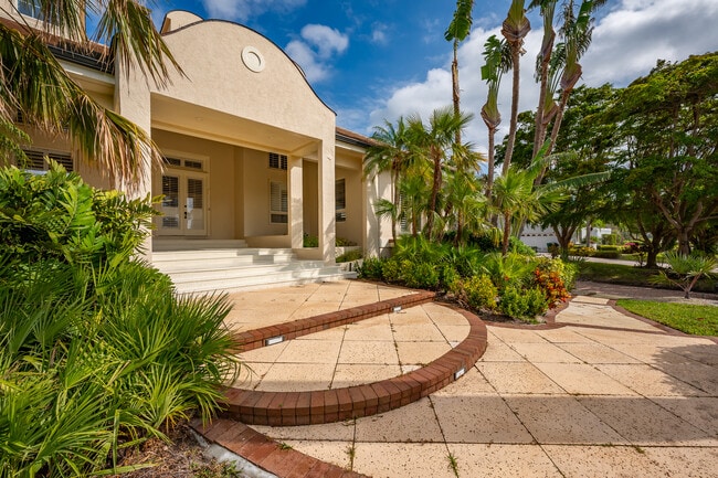 Building Photo - 981 Longboat Club Rd