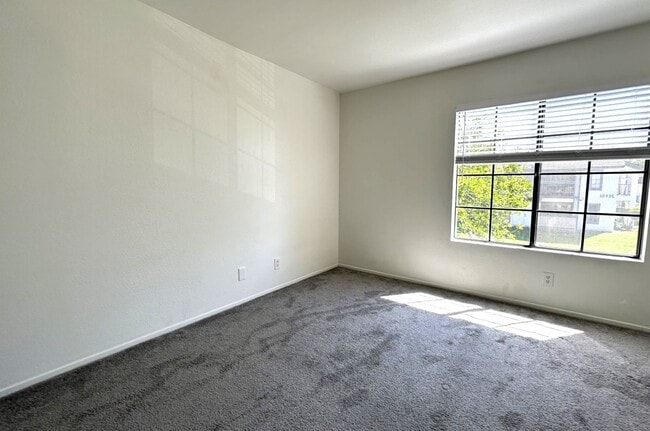 Building Photo - Mira Mesa Gem! Spacious 2BR Condo w/A/C, I...
