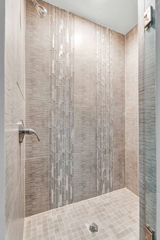 Building Photo - 2BD-2BTH HOME | NEWLY RENOVATED | BLOOMFIELD HILLS, MI