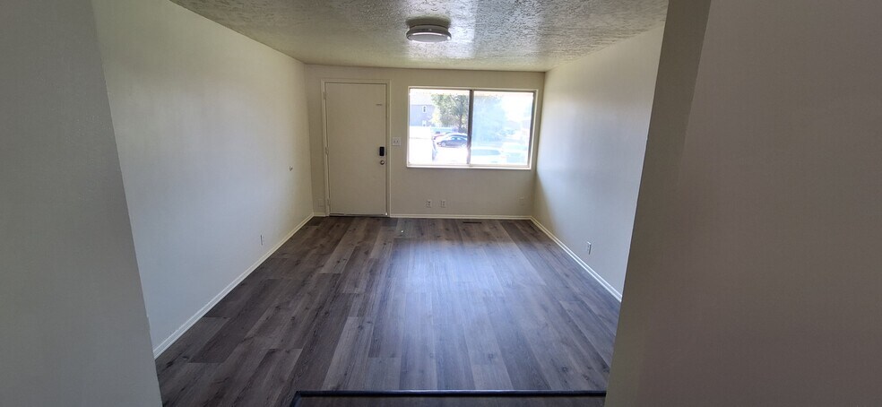 Building Photo - 1110 S Graff Cir