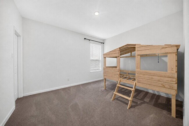 Building Photo - 6330 Ontario Dr