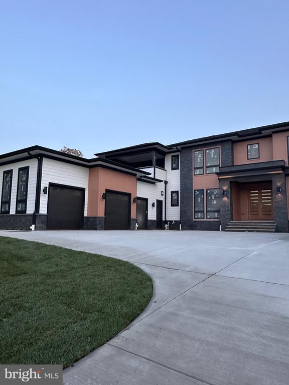 Building Photo - 2113 Chain Bridge Rd