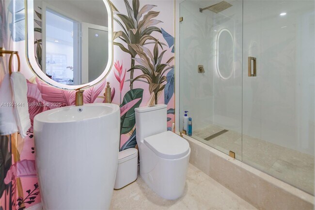 Building Photo - 801 Brickell Bay Dr