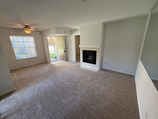 Building Photo - 1 Bed, 1 Bath Condo - Fireplace + Private ...