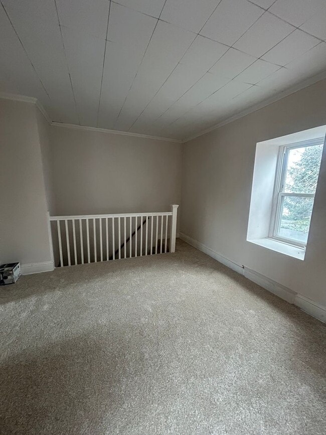 Building Photo - Spacious 4 bedroom in York
