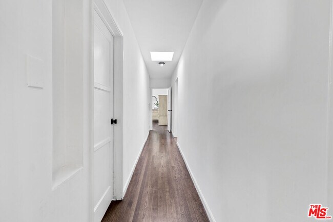 Building Photo - 3020 W 82nd St
