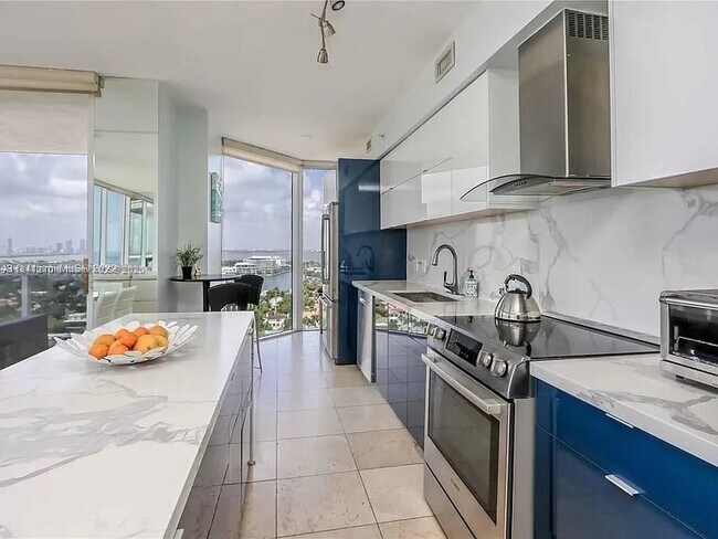 Building Photo - 4775 Collins Ave