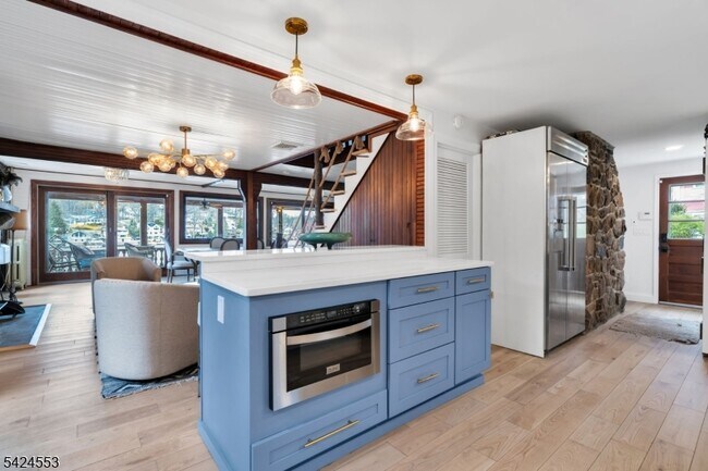 Building Photo - 363 Lakeside Blvd