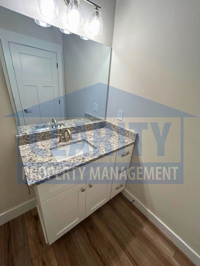 Building Photo - Three bedroom townhome w/ garage!