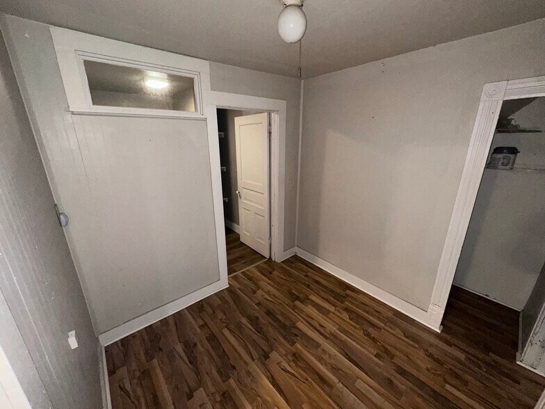 Building Photo - 629 Park Ave