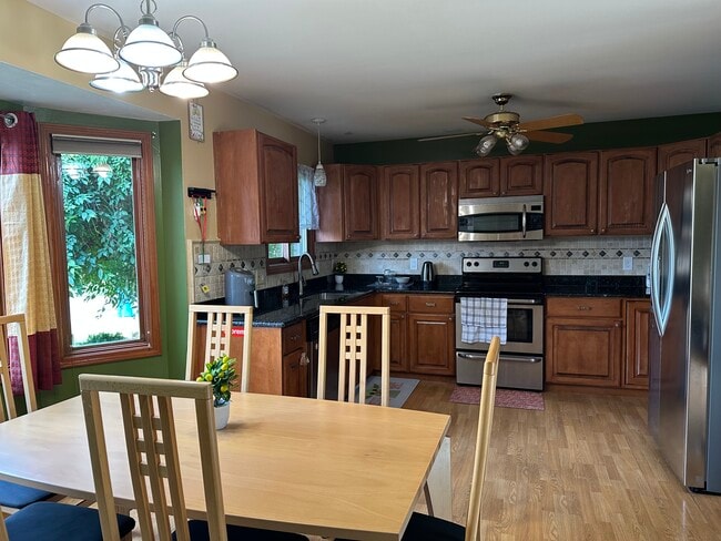 Primary Photo - 11024 Campbell Ct