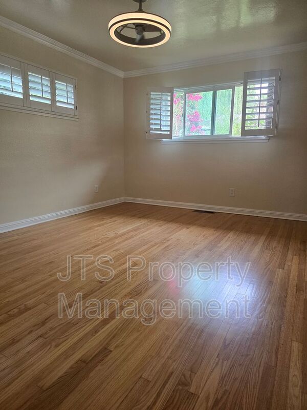 Building Photo - 1033 Woodshire Way